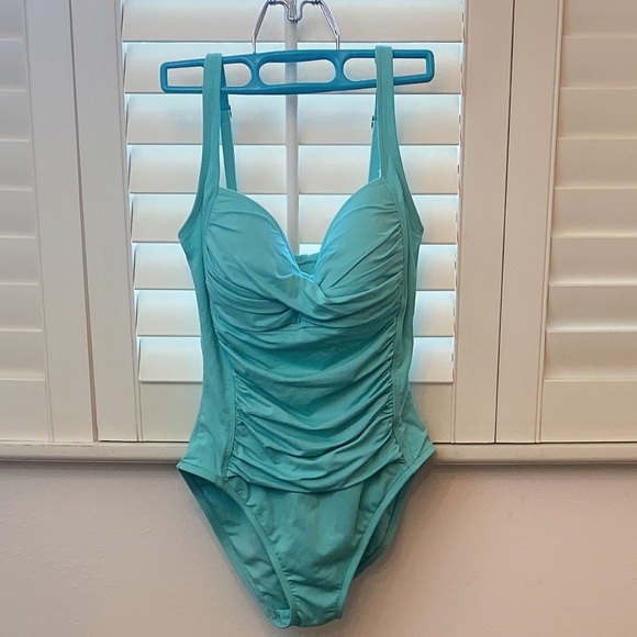 La Blanca Other - La Blanca Mint Green One piece Bathing Suit